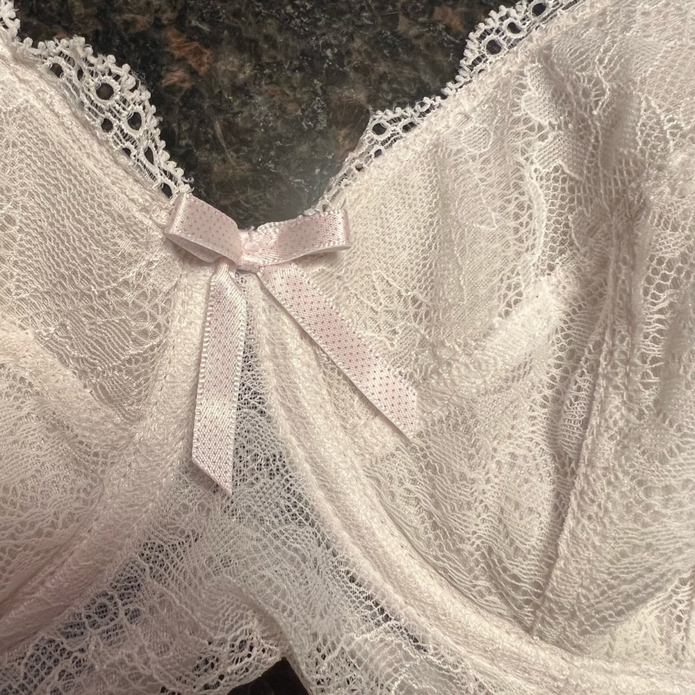 Freya White Lace Bra- Size 28G (US)/28F (UK)